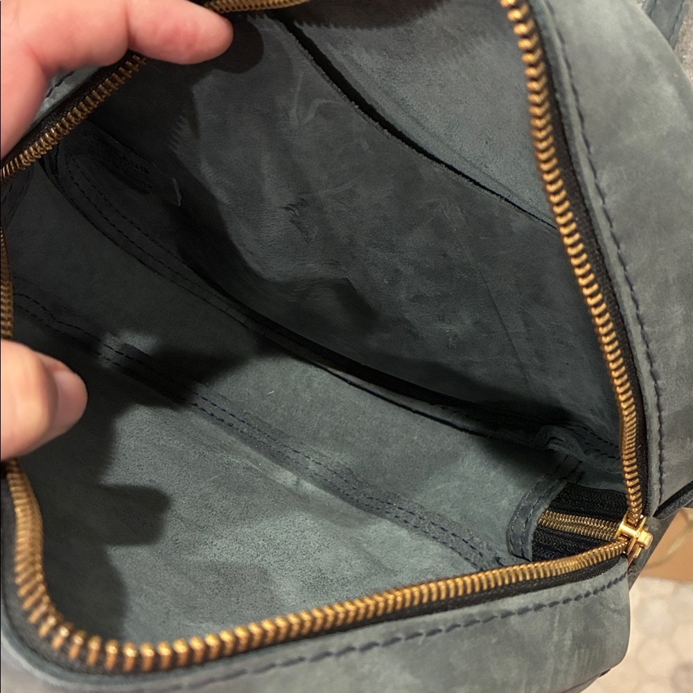 Portland Leather large Circle Crossbody bag in storm - Picture 4 of 7